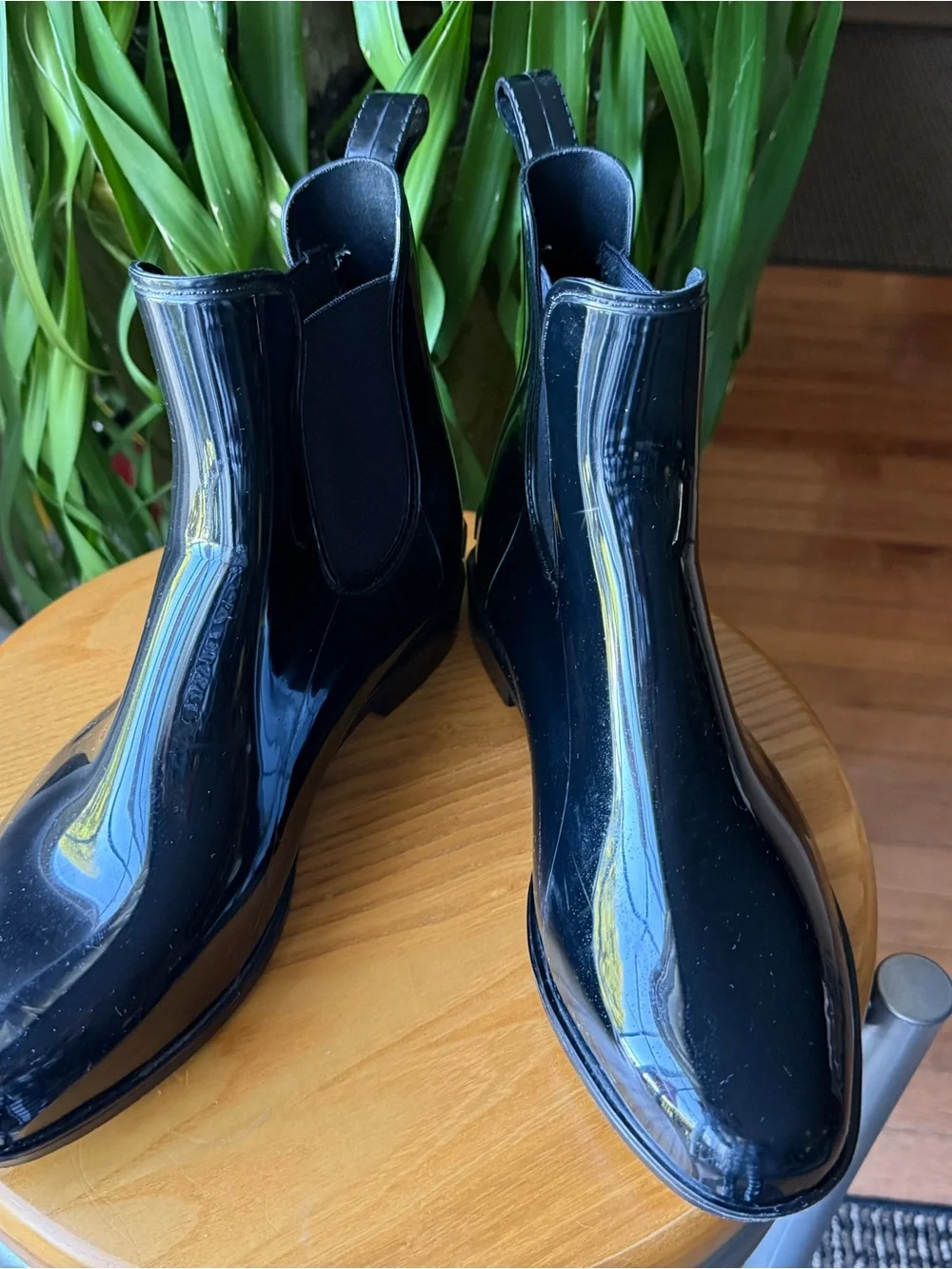 LAUREN Ralph Lauren Black Chelsea Rain Boots Glossy Size 6